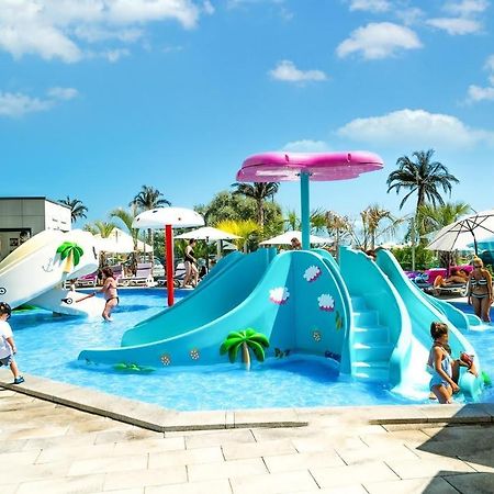 Mur Apartament Alezzi Beach Resort Navodari Ngoại thất bức ảnh